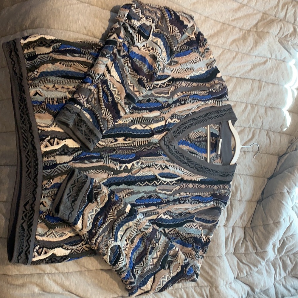 XL Coogi V-neck style sweater - Picture 3 of 3